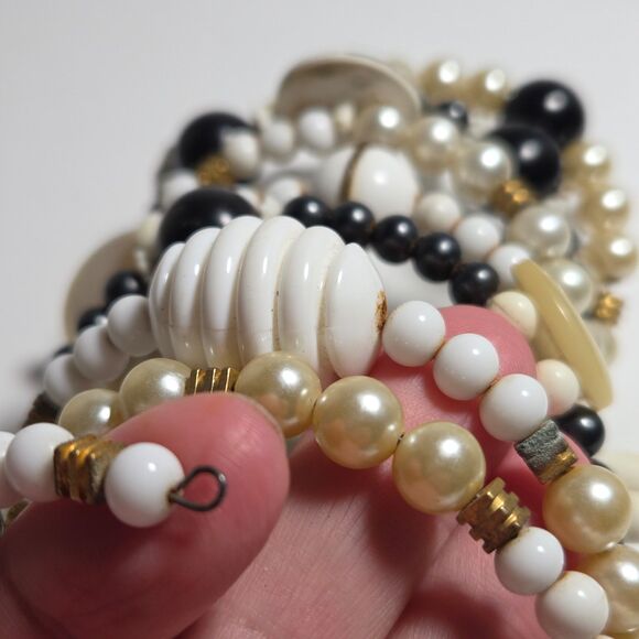 VTG Style Black White Gold Tone Pearl Beaded Memory Wire Coil Bracelet Eclectic - Picture 7 of 10